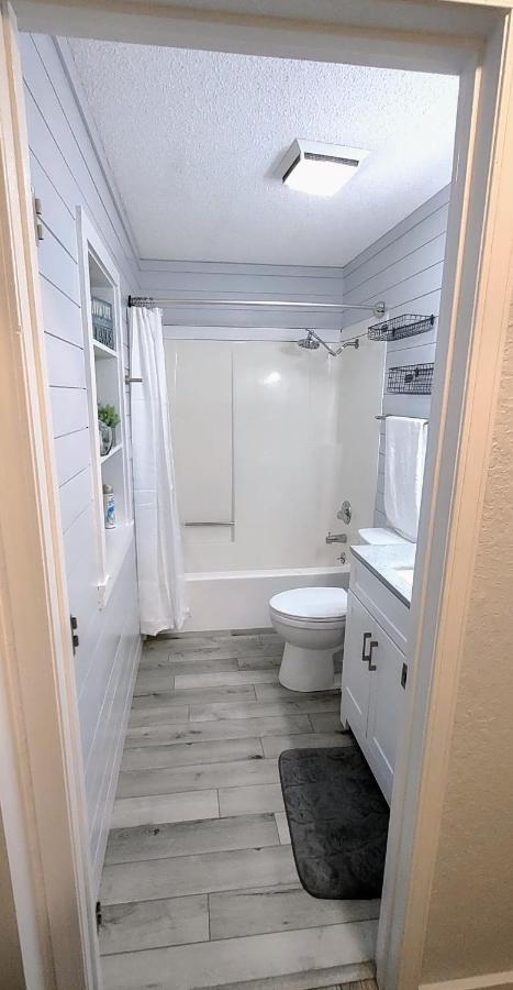 F Lakefront! Remodeled, Sleeps 4, Boat Slip, Patio, Wifi, Cable, Pool Osage Beach Eksteriør billede