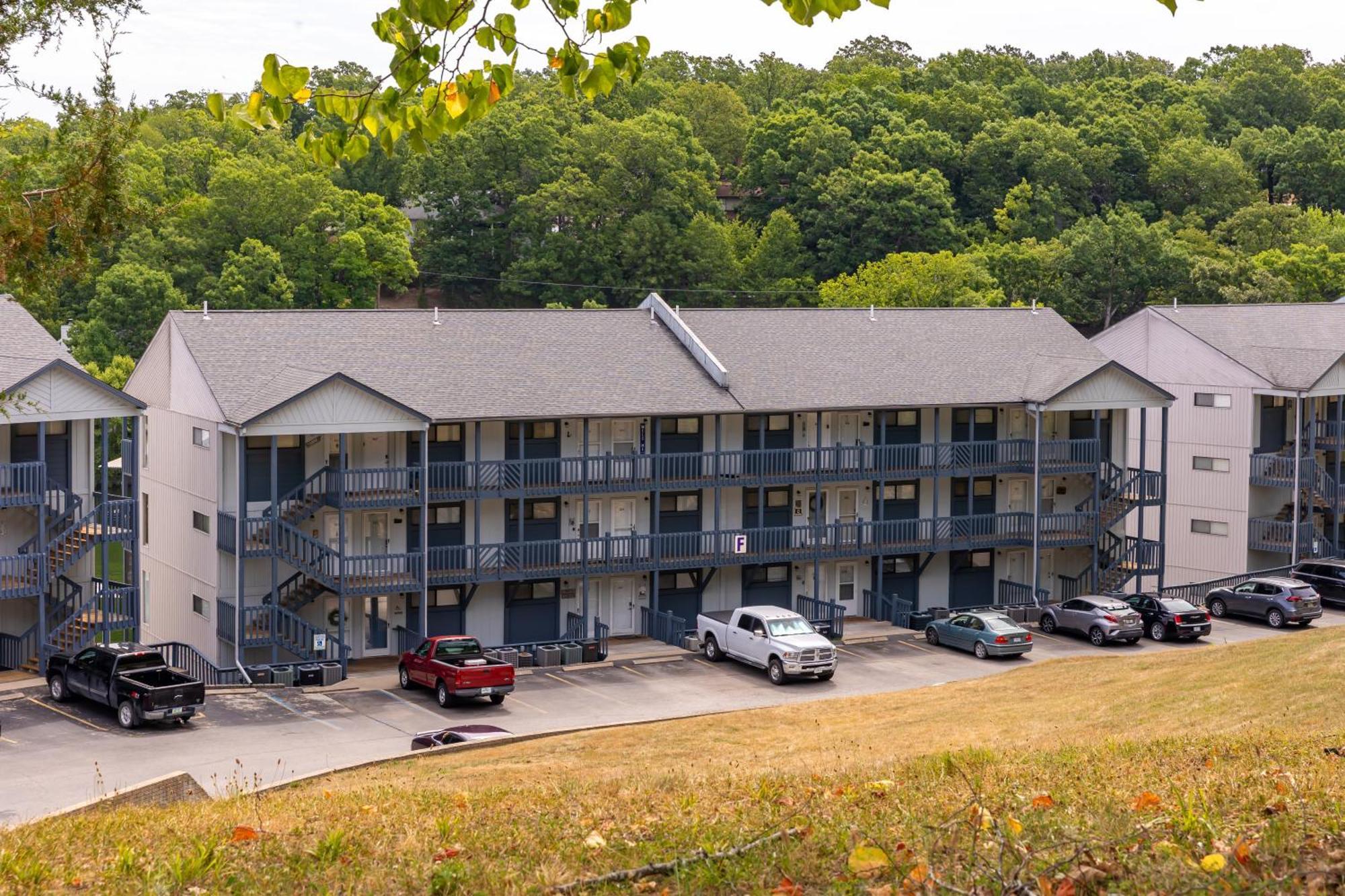 F Lakefront! Remodeled, Sleeps 4, Boat Slip, Patio, Wifi, Cable, Pool Osage Beach Eksteriør billede