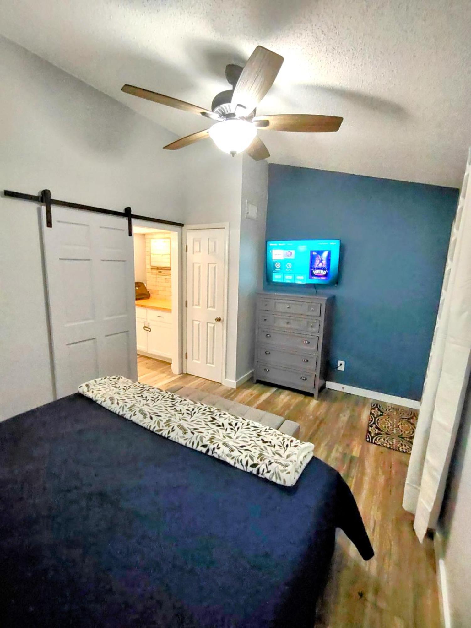 F Lakefront! Remodeled, Sleeps 4, Boat Slip, Patio, Wifi, Cable, Pool Osage Beach Eksteriør billede
