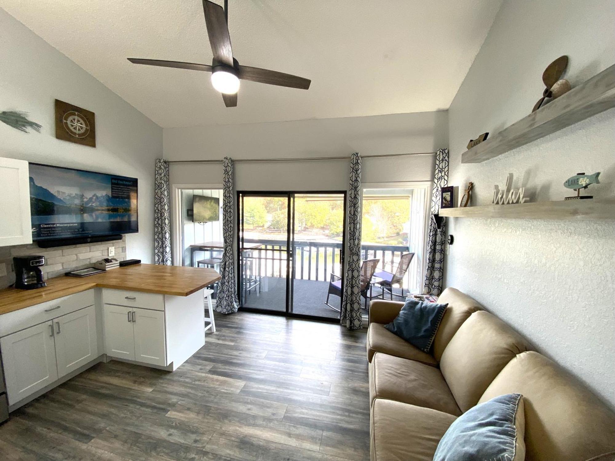 F Lakefront! Remodeled, Sleeps 4, Boat Slip, Patio, Wifi, Cable, Pool Osage Beach Eksteriør billede