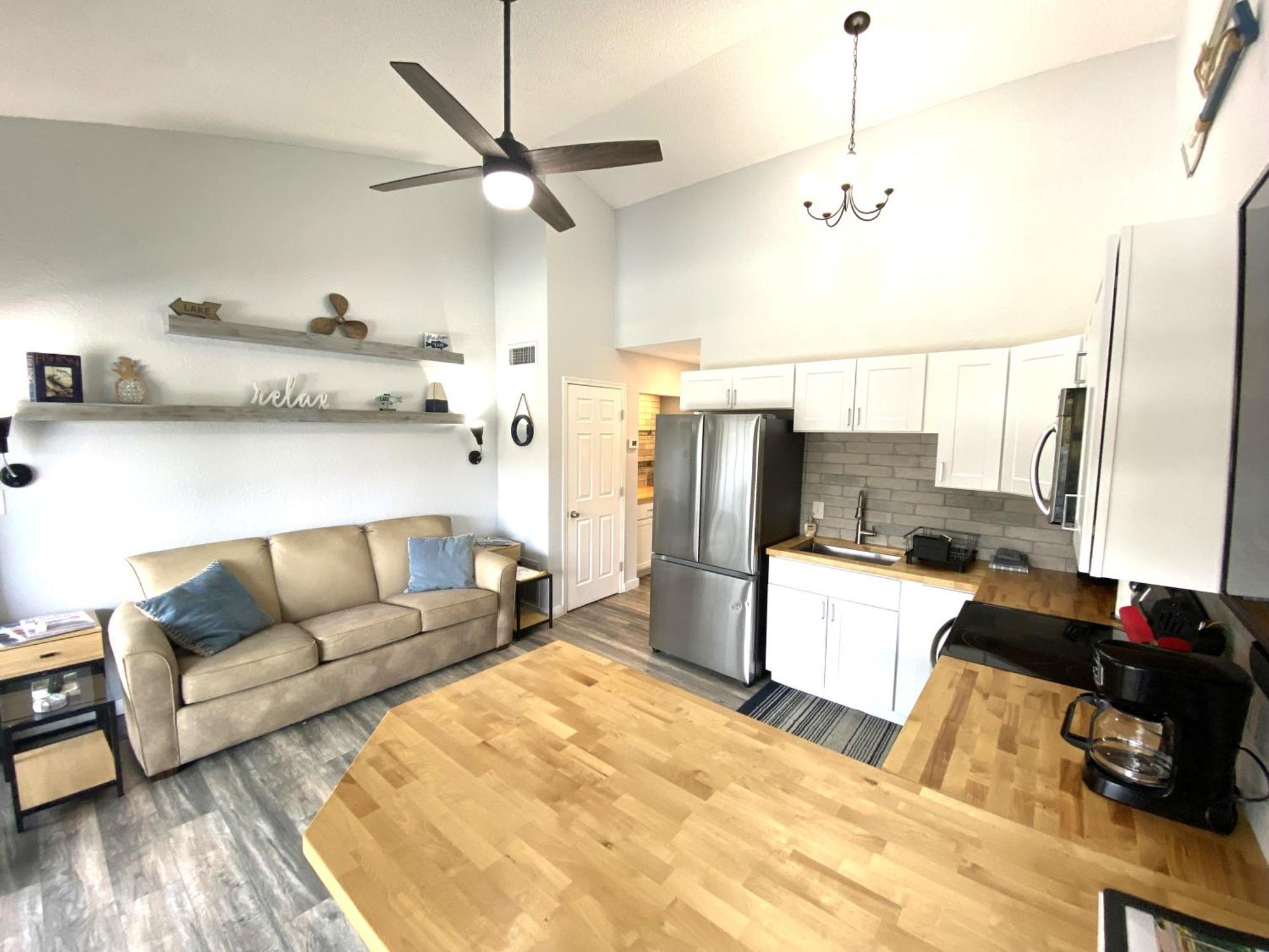 F Lakefront! Remodeled, Sleeps 4, Boat Slip, Patio, Wifi, Cable, Pool Osage Beach Eksteriør billede
