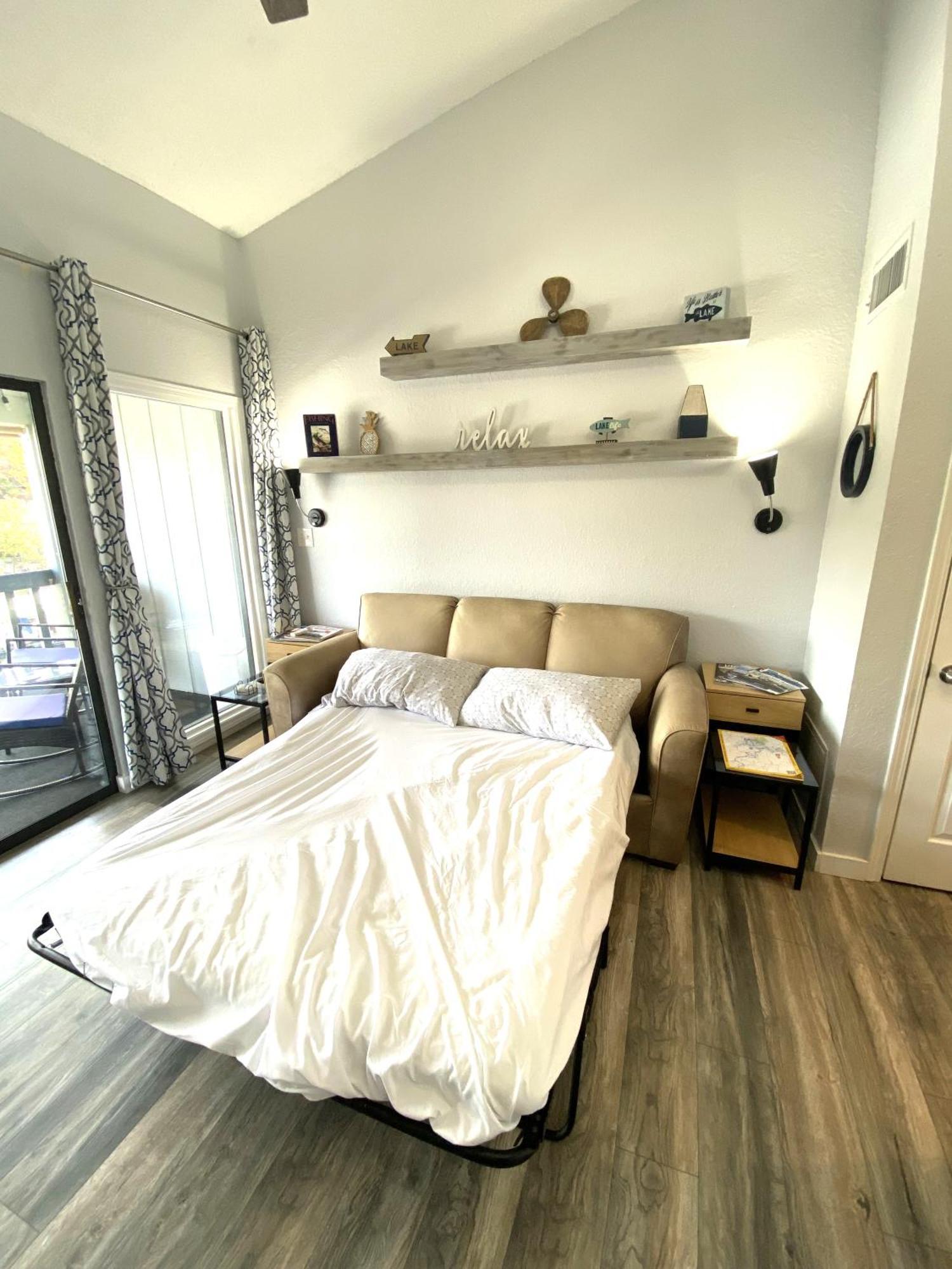 F Lakefront! Remodeled, Sleeps 4, Boat Slip, Patio, Wifi, Cable, Pool Osage Beach Eksteriør billede