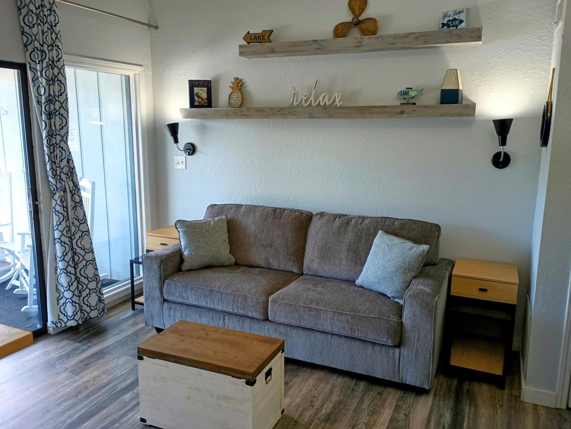 F Lakefront! Remodeled, Sleeps 4, Boat Slip, Patio, Wifi, Cable, Pool Osage Beach Eksteriør billede