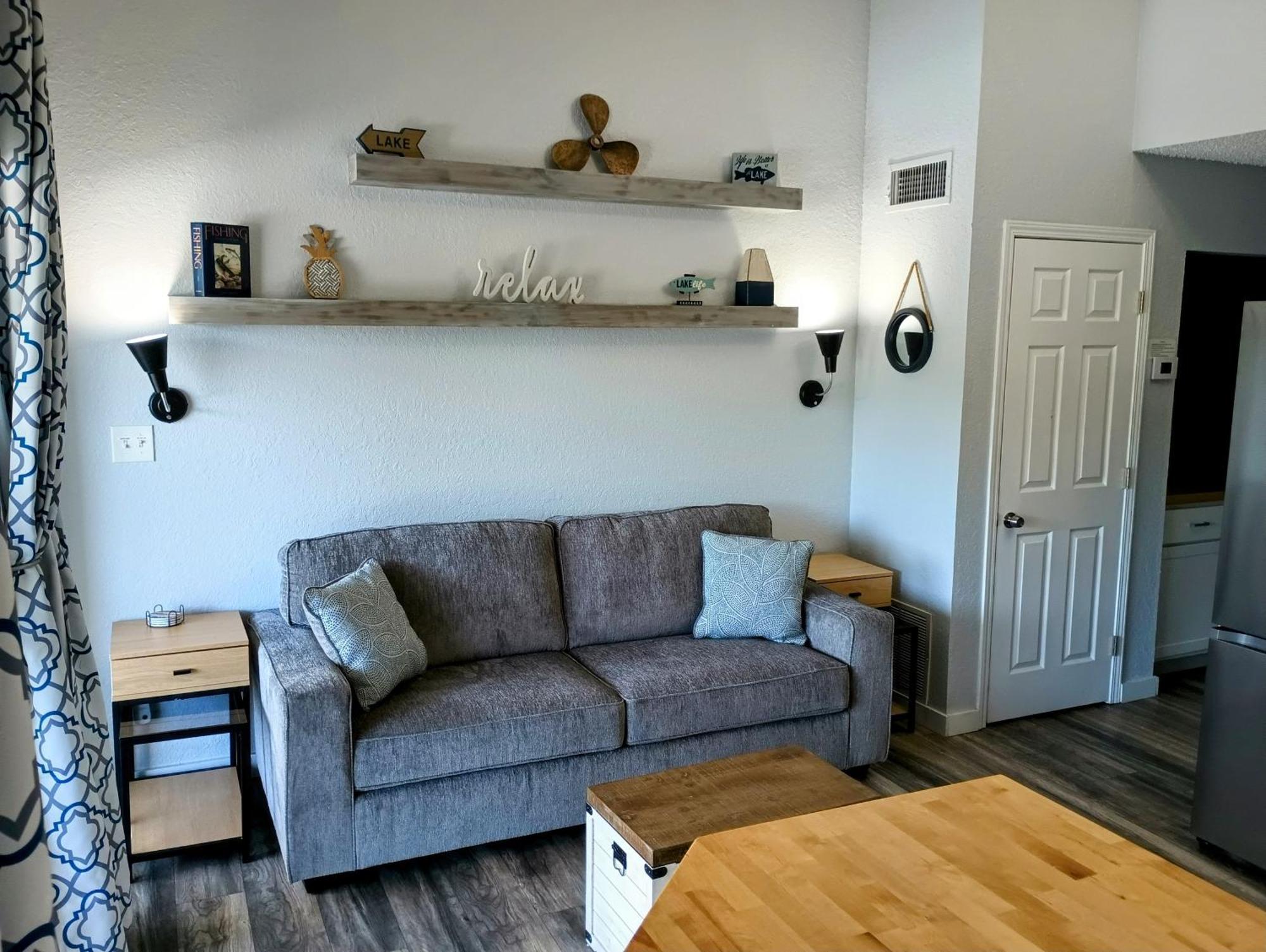 F Lakefront! Remodeled, Sleeps 4, Boat Slip, Patio, Wifi, Cable, Pool Osage Beach Eksteriør billede