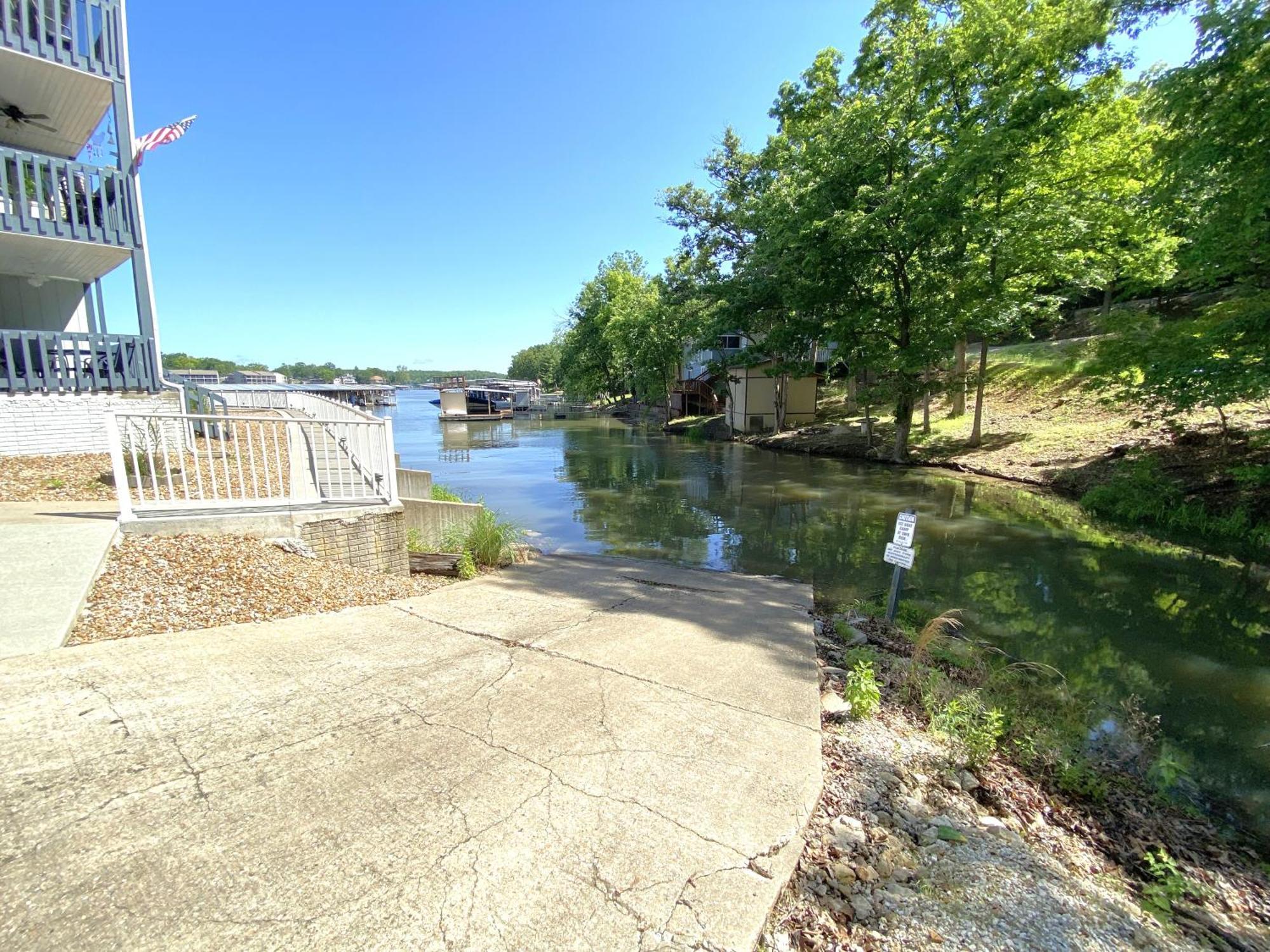 F Lakefront! Remodeled, Sleeps 4, Boat Slip, Patio, Wifi, Cable, Pool Osage Beach Eksteriør billede